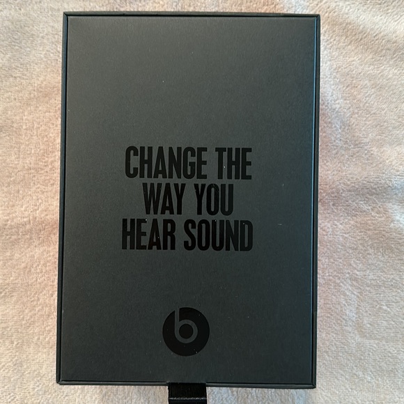 Beats Solo 2 Headphones - Picture 7 of 9